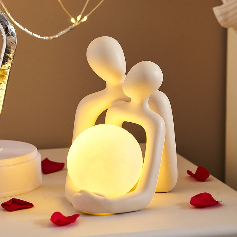 Couple Statues Lamp | Hugging Resin Lamp | Lumirevo