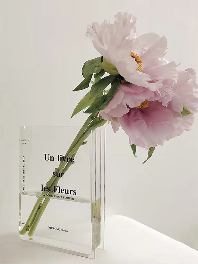 Jarrón de flores de libros