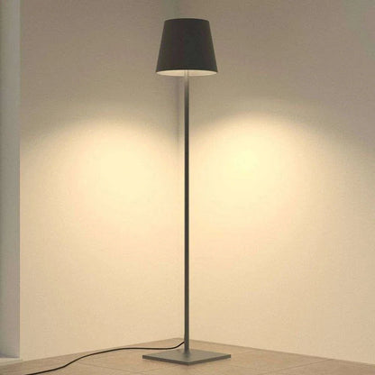 Minimalistische Stehlampe