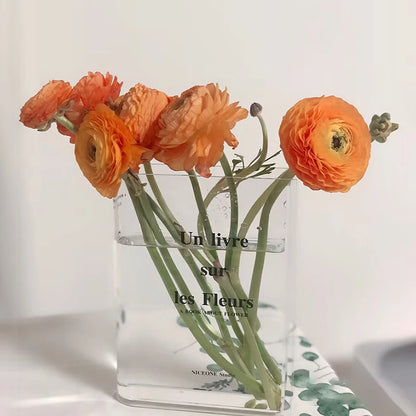 Vase à fleurs de livre